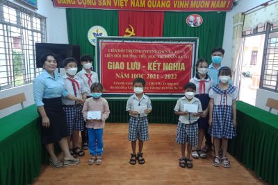 GIAO LƯU- KẾT NGHĨA VÀ TẶNG QUÀ CHO HỌC SINH NGHÈO